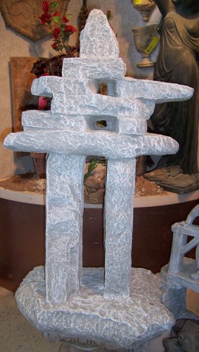 Y3673 Inukshuk. 33 in..JPG