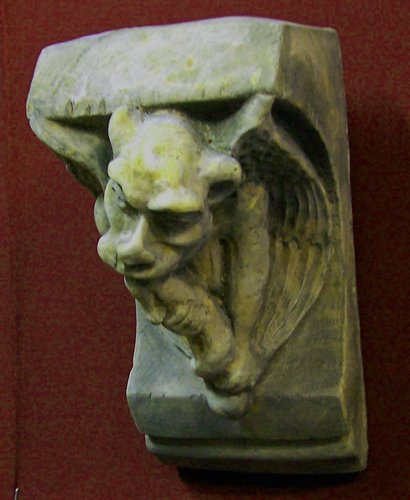 Z614 Gargoyle Sconce 7 in.JPG