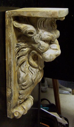 Y173 Lion Bracket 16Hx6x7in..JPG