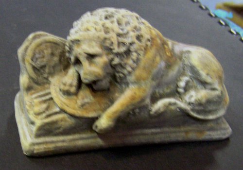 L212 Lion of Lucerne Mantle 2.5 in. .JPG