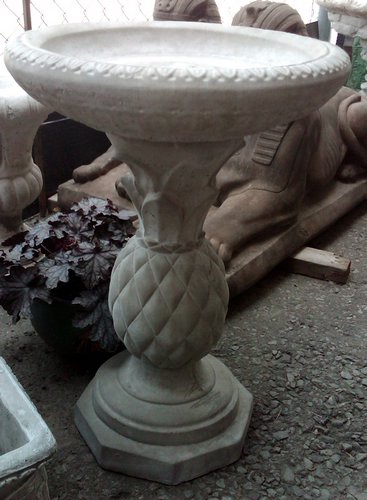 Y3750 Pineapple Birdbath.jpg